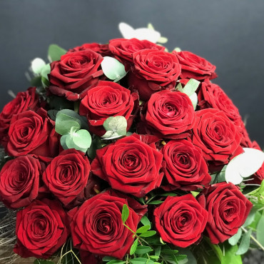Bouquet rouge composé uniquement de roses Rd Naomi, Des Lys & Délices, Sion