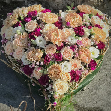 Cœur fleuri, un symbole éternel, floristique de deuil, Des Lys & Délices, Sion