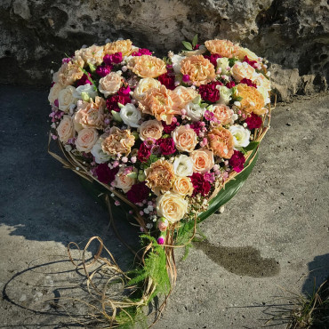 Cœur fleuri, un symbole éternel, floristique de deuil, Des Lys & Délices, Sion