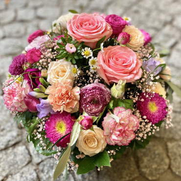 Panier fleuri dans les teintes pastel. Des Lys & Délices, Sion