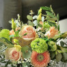Arrangement de fleurs fraîches dans les teintes douces, un arrangement bohème chic. Des Lys & Délices, Sion