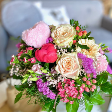 Bouquet de fleurs fraîches avec des pivoines, Bouquet de fleurs pour la fête des mères, Des Lys & Délices, Sion