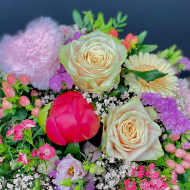 Bouquet de fleurs fraîches avec des pivoines, Bouquet de fleurs pour la fête des mères, Des Lys & Délices, Sion