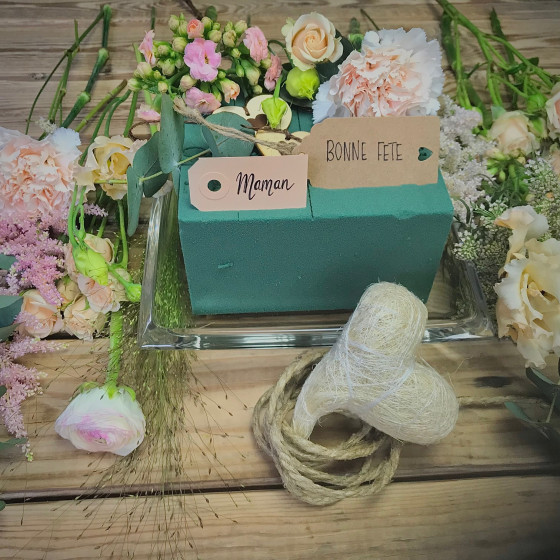 Arrangement de fleurs piquées pour la fête des mères, Des Lys & Délices, Sion