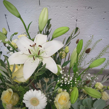 Arrangement pour dernier hommage, idéal en pied de cercueil, Des Lys & Délices, Sion