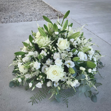 Arrangement pour dernier hommage, idéal en pied de cercueil, Des Lys & Délices, Sion