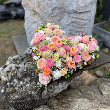 Cœur fleuri, un symbole éternel, floristique de deuil, Des Lys & Délices, Sion