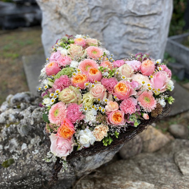 Cœur fleuri, un symbole éternel, floristique de deuil, Des Lys & Délices, Sion