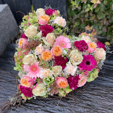 Cœur fleuri, un symbole éternel, floristique de deuil, Des Lys & Délices, Sion