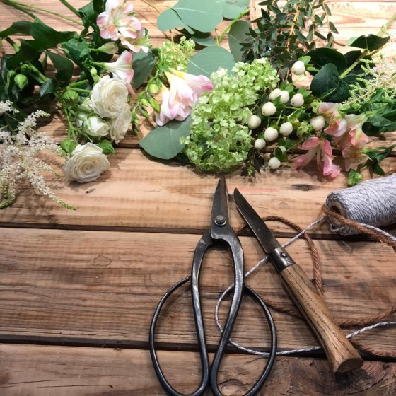 Bouquet avec les fleurs du jour, Des Lys & Délices, Sion, Livraison de fleurs durant la pandémie de coronavirus