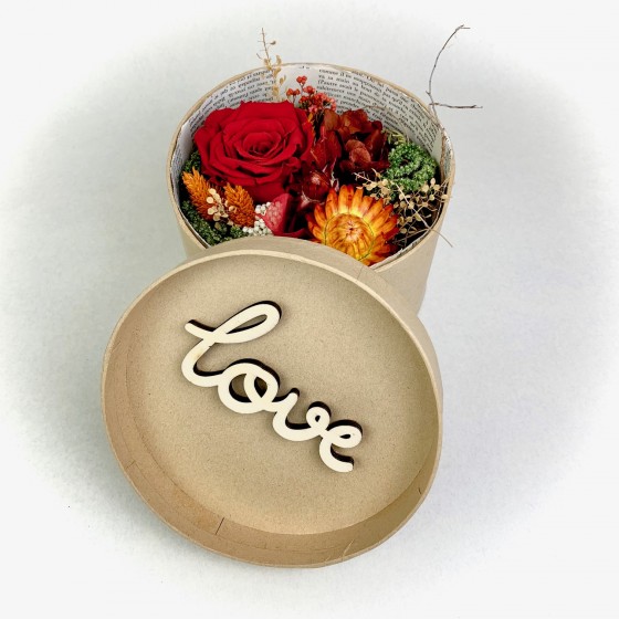Fleurs séchées dans boite à chapeau Love, Des Lys & Délices, Fleuriste à Sion Fleurs séchées dans boite à chapeau Love, Des Lys & Délices, Fleuriste à Sion