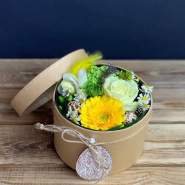 Flower box, boite à fleurs naturelle avec des fleurs aux teintes printanières, Des Lys & Délices, Sion